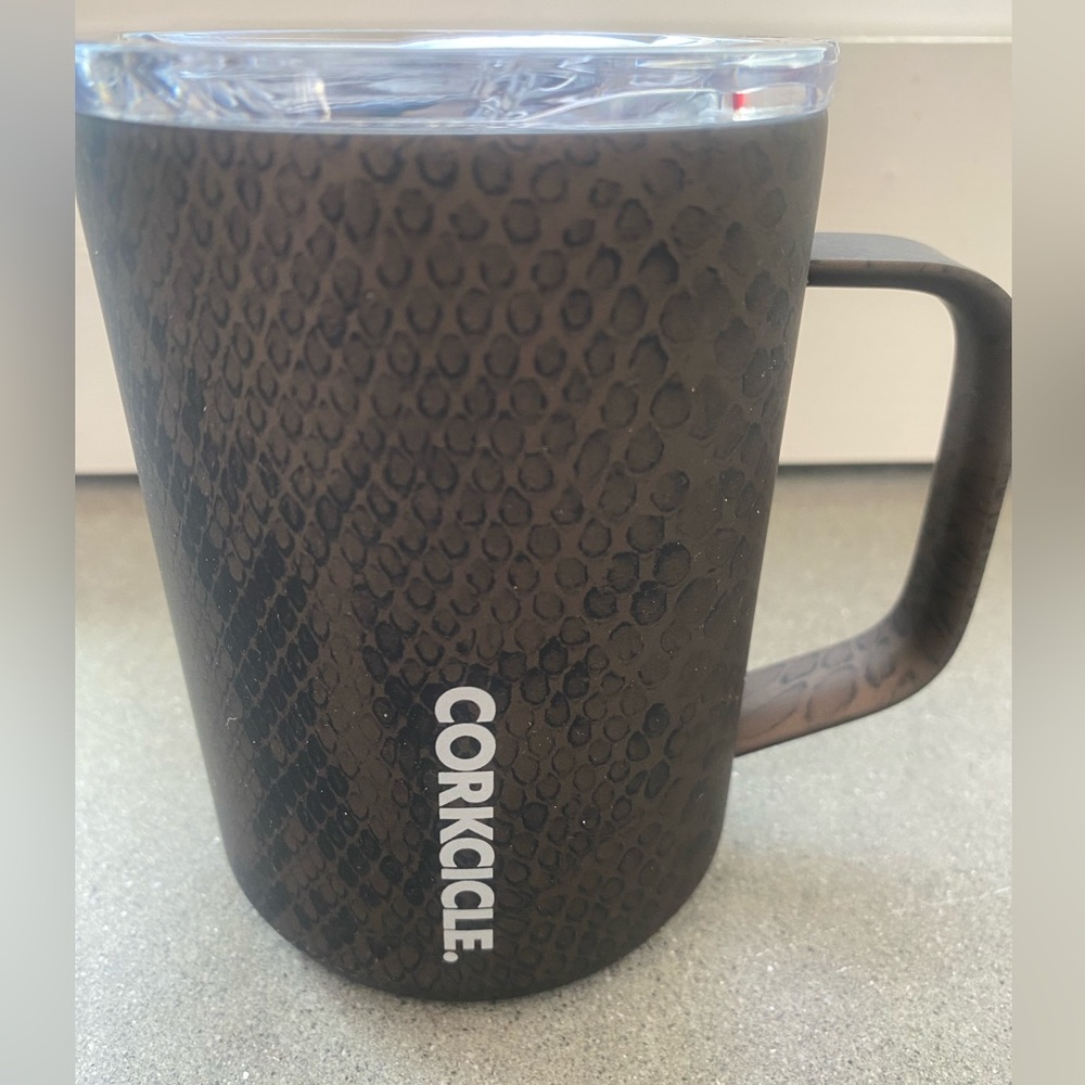 Corkcicle VIP mug w/ lid